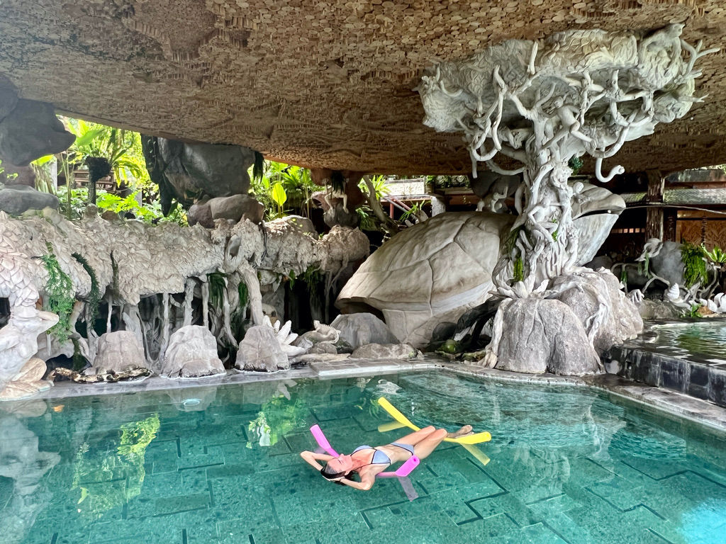 Udara Bali swimming Relaxing