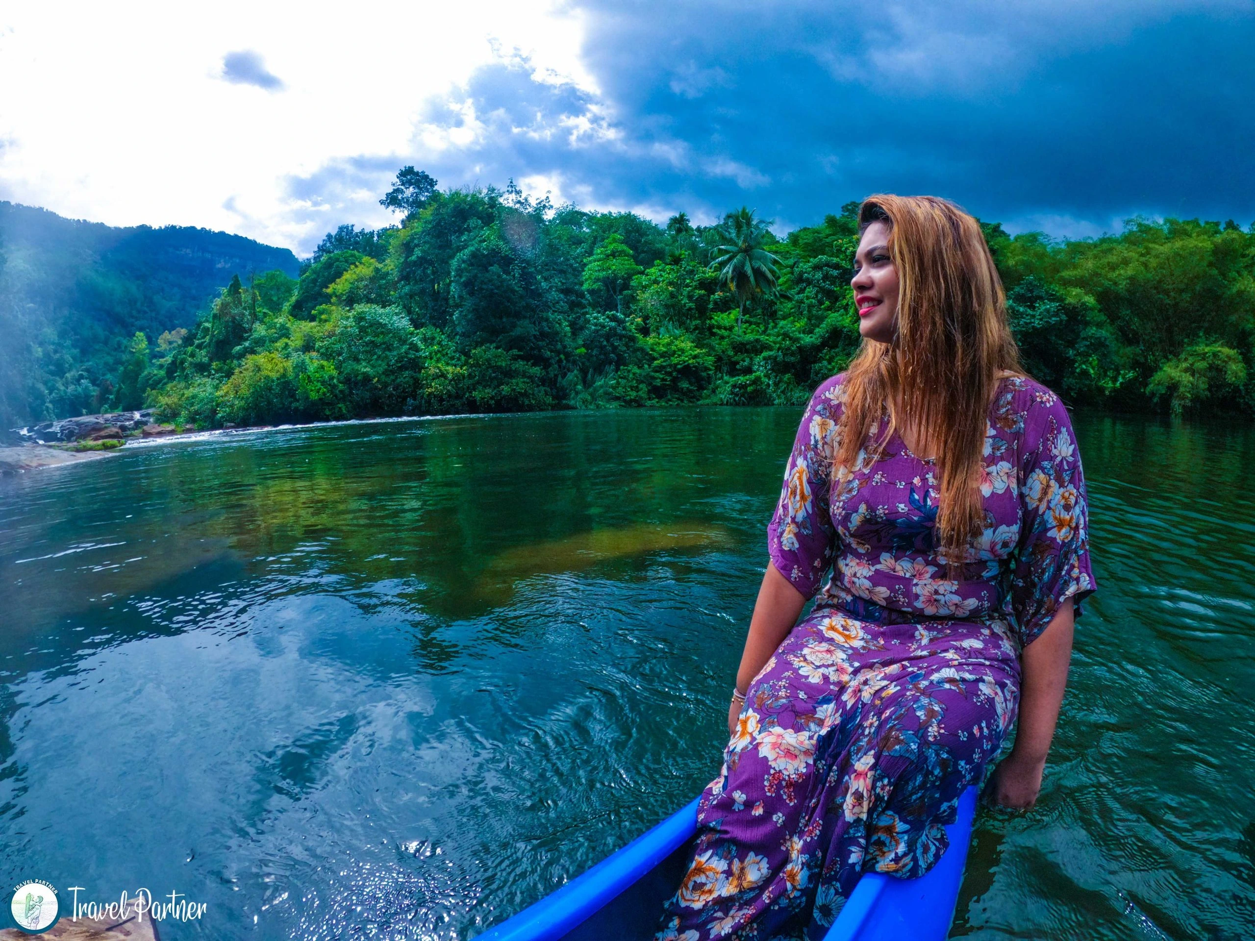 Beautiful girls in Sri Lanka travel - Oruthota Deraniyagala